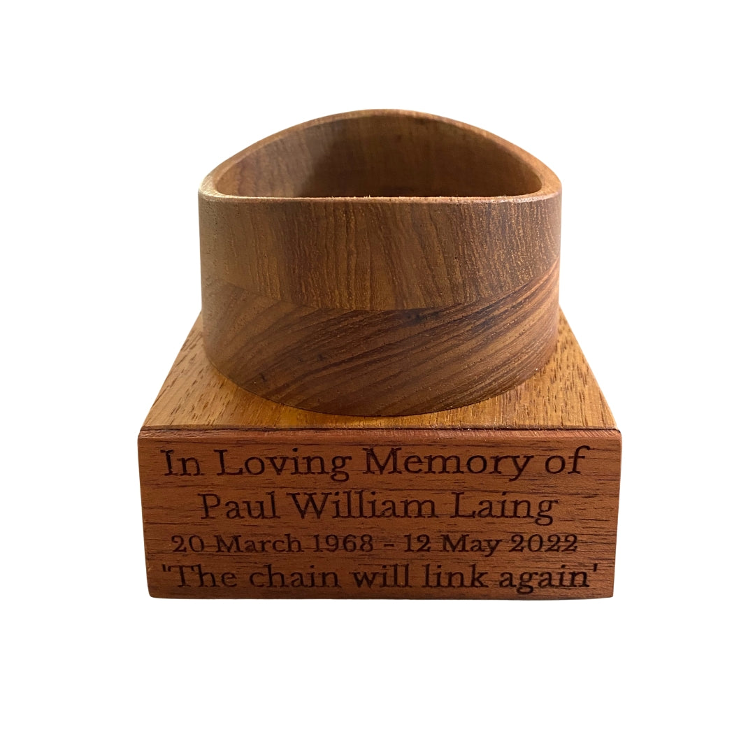 Example of personalised engraving on stand for ashes urn